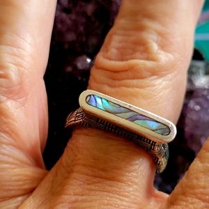 Beautiful sterling silver ring with genuine shell inlay.